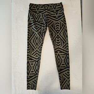 Lululemon Wunder Under Pant Luxtreme Size 10 Chevron Shuffle Fatigue Green Black